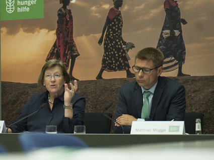 Marlehn Thieme and Mathias Mogge presenting the Welthungerhilfe Annual Report 2018 in Berlin.